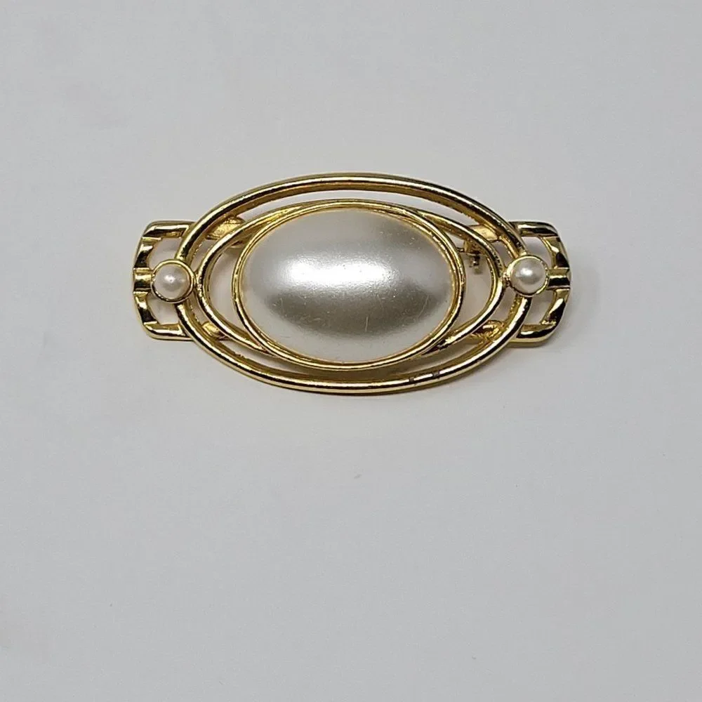 Retro Space Age Gold Tone Open Oval Faux Pearl Bezel Set Brooch Pin Pendant Glam